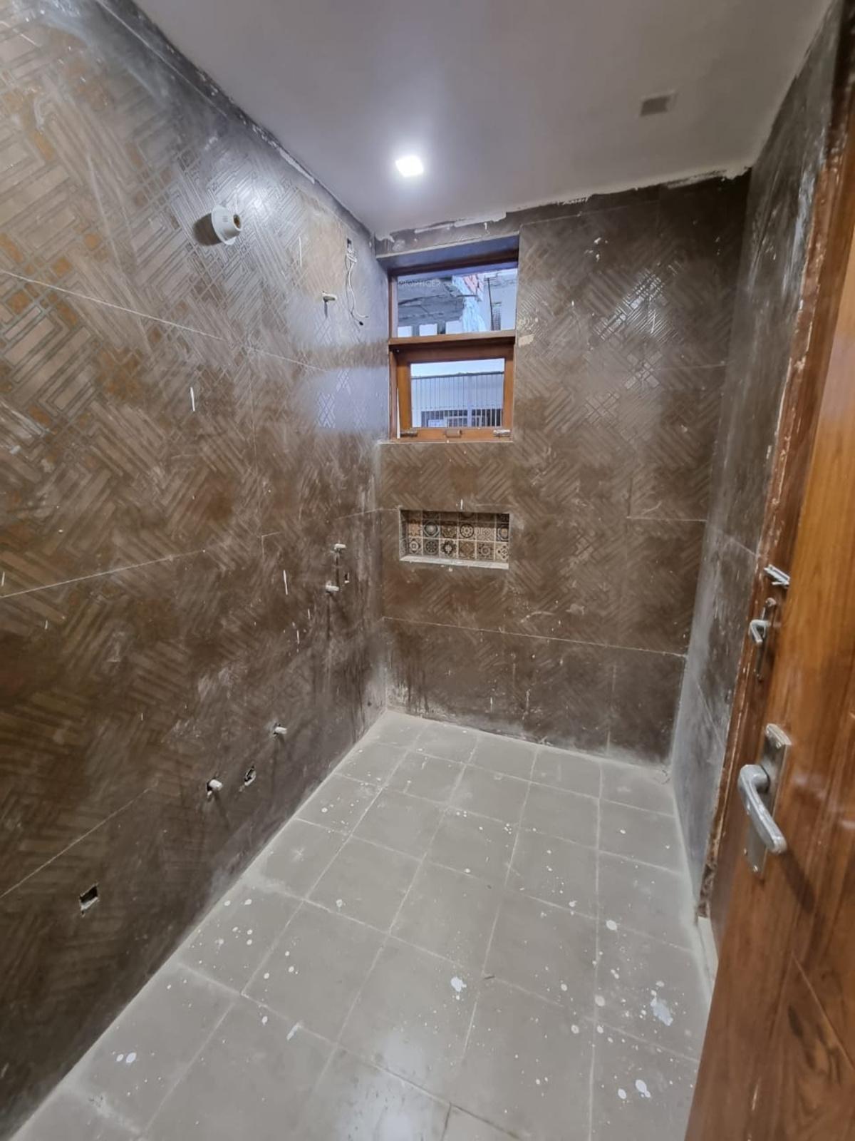 floors-1 Bathroom