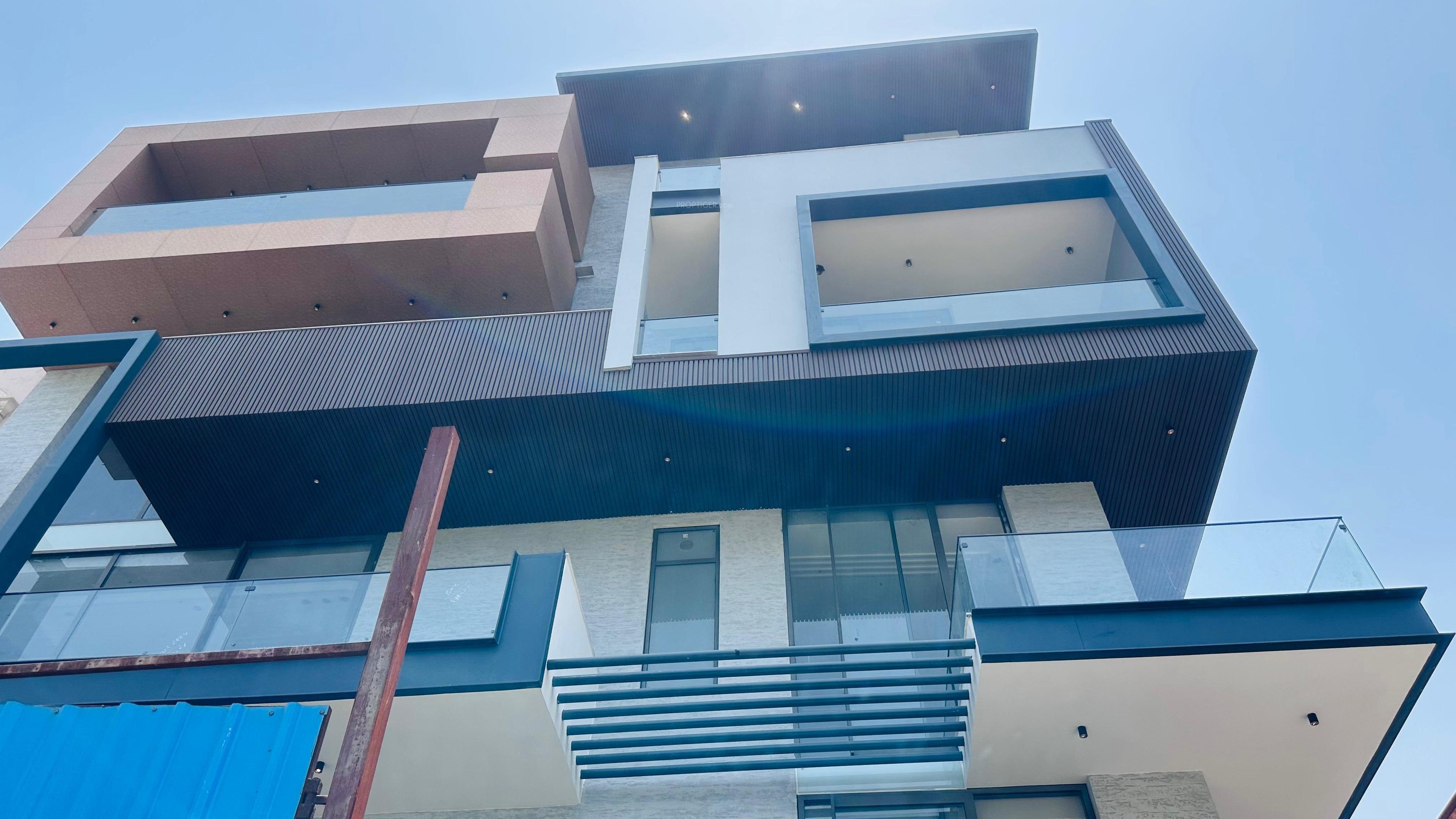 Villa Ultra Luxury Kaushambi Floors