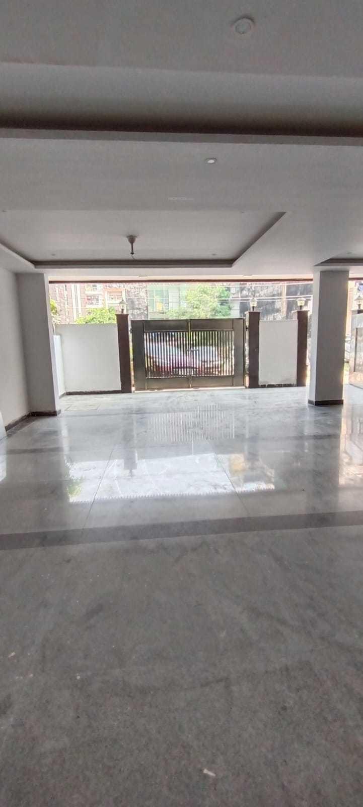  ultra-luxury-floors Maintenance Staff