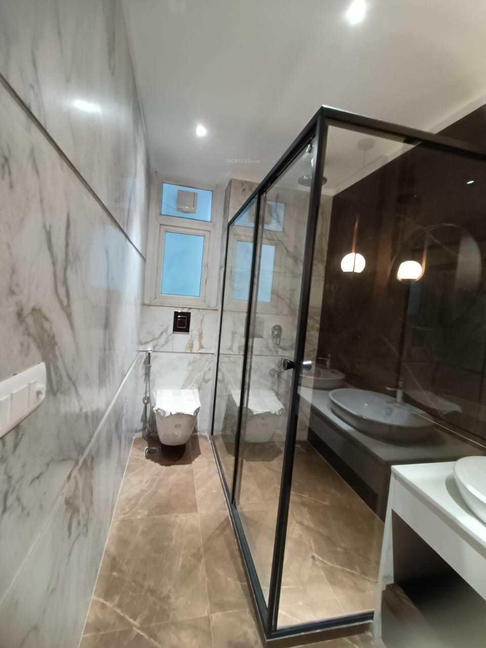  luxury-floor-5 Bathroom