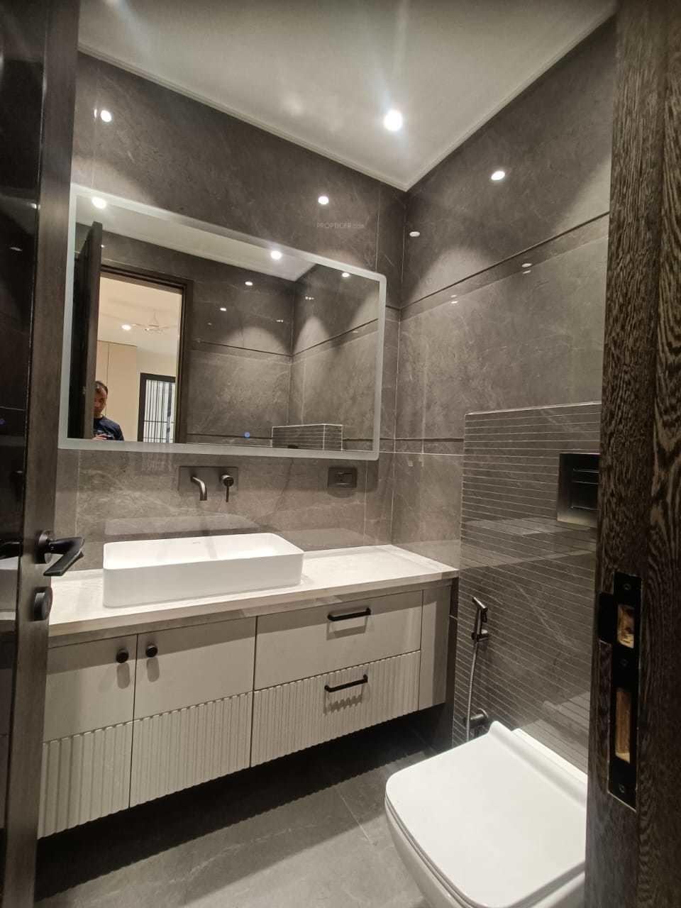 luxury-floor-2 Bathroom