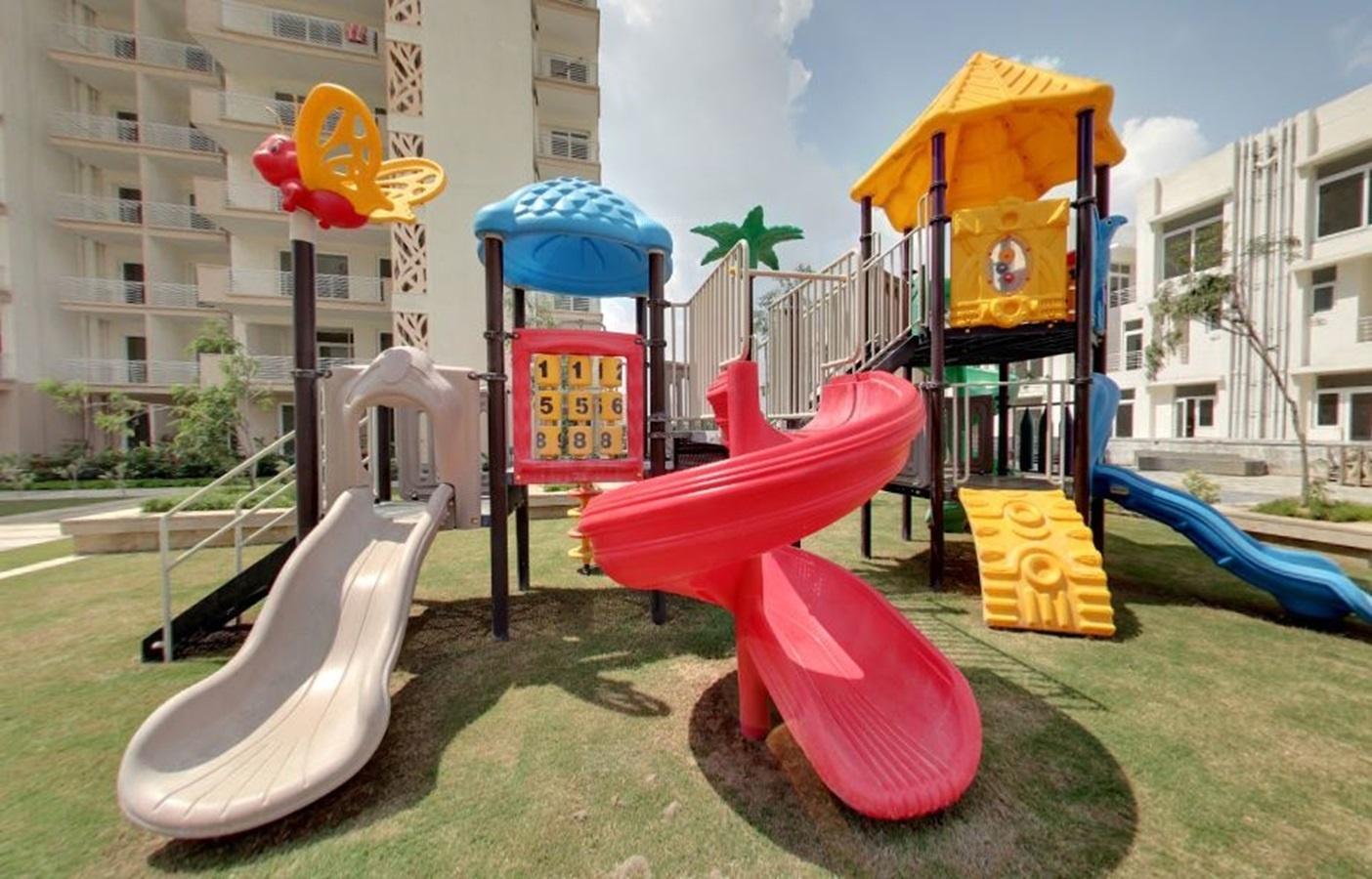  tulip-ivory Children's play area
