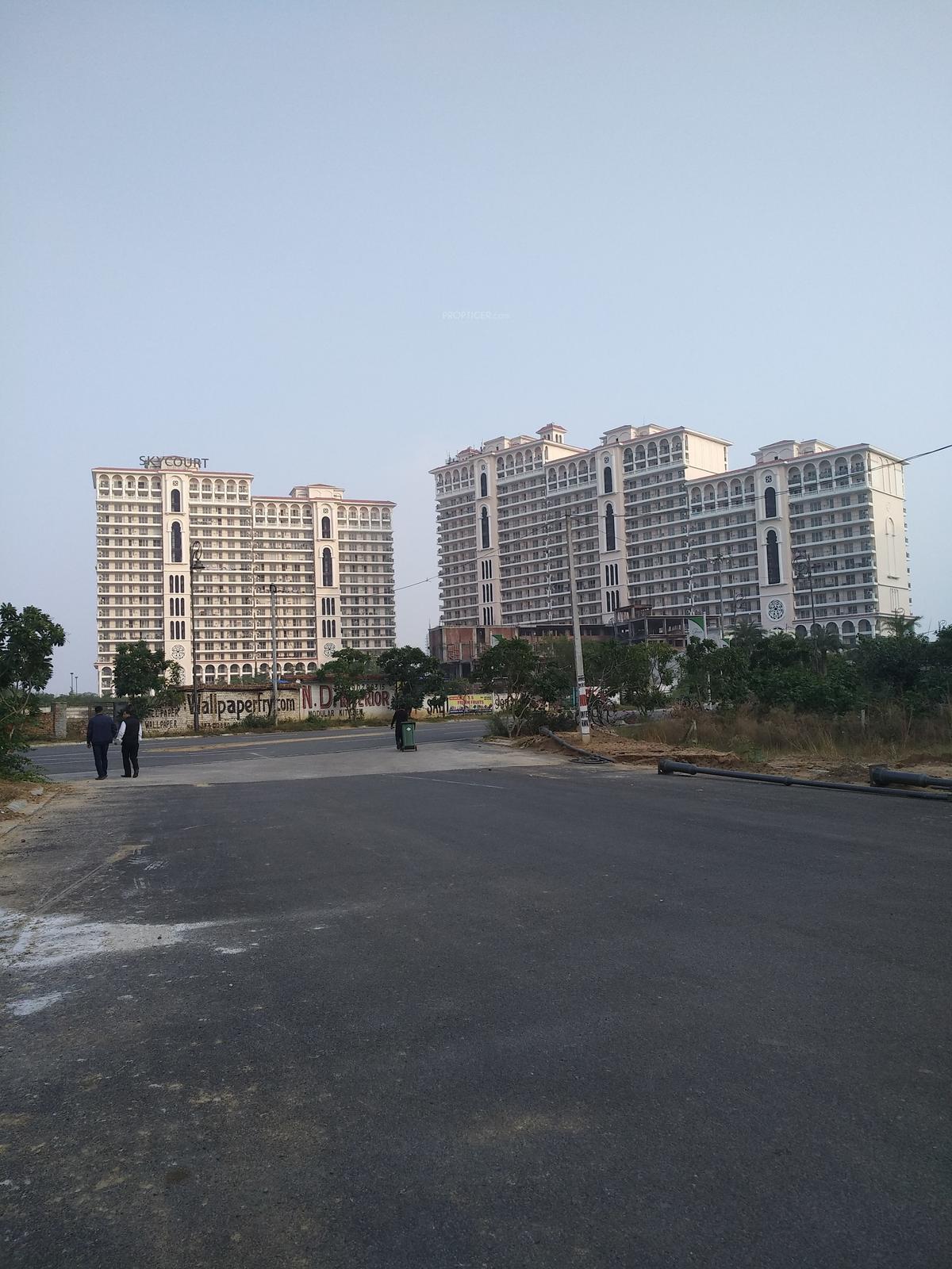 Cosmo Court