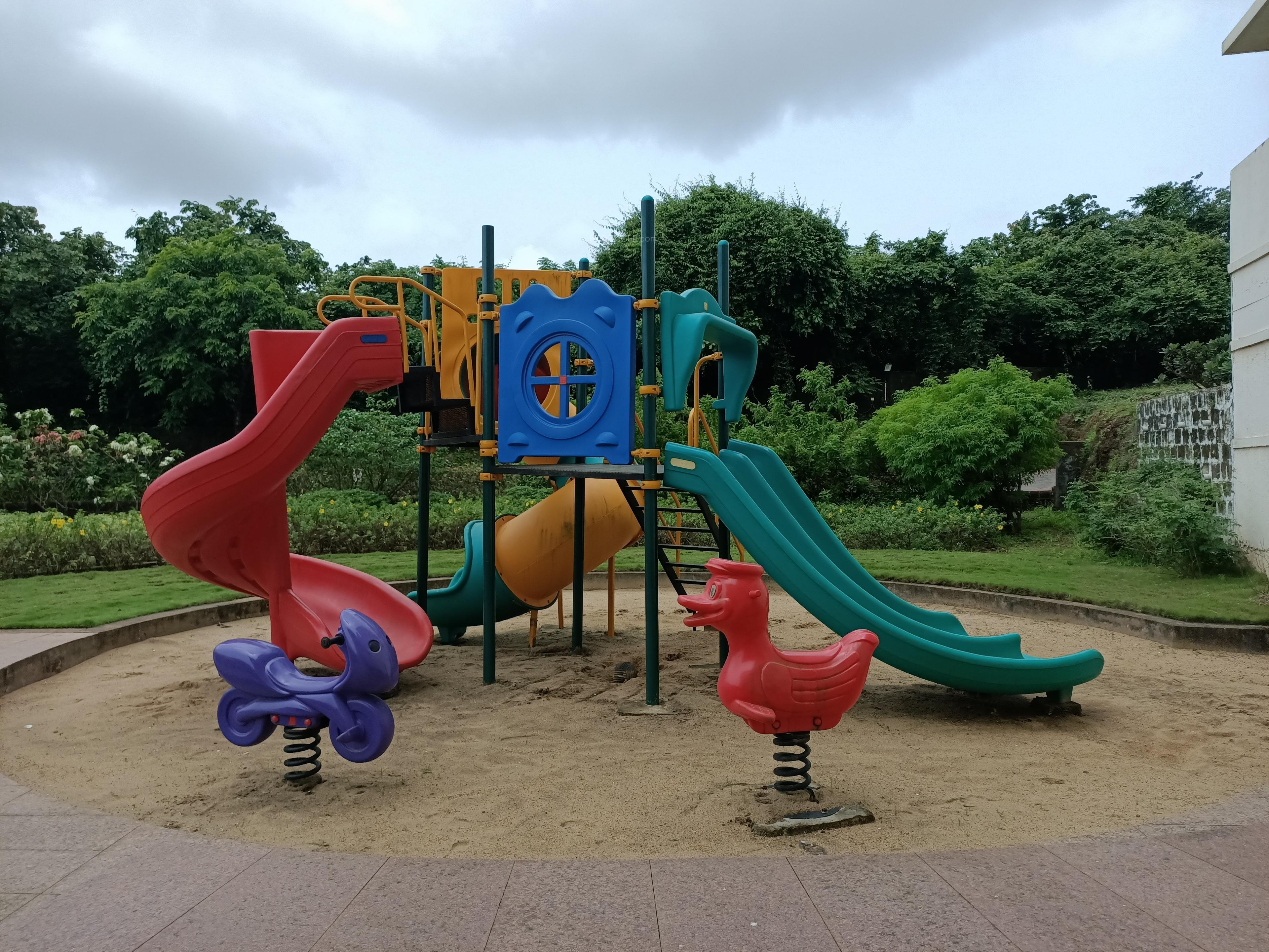  sundance-apartments Children's play area