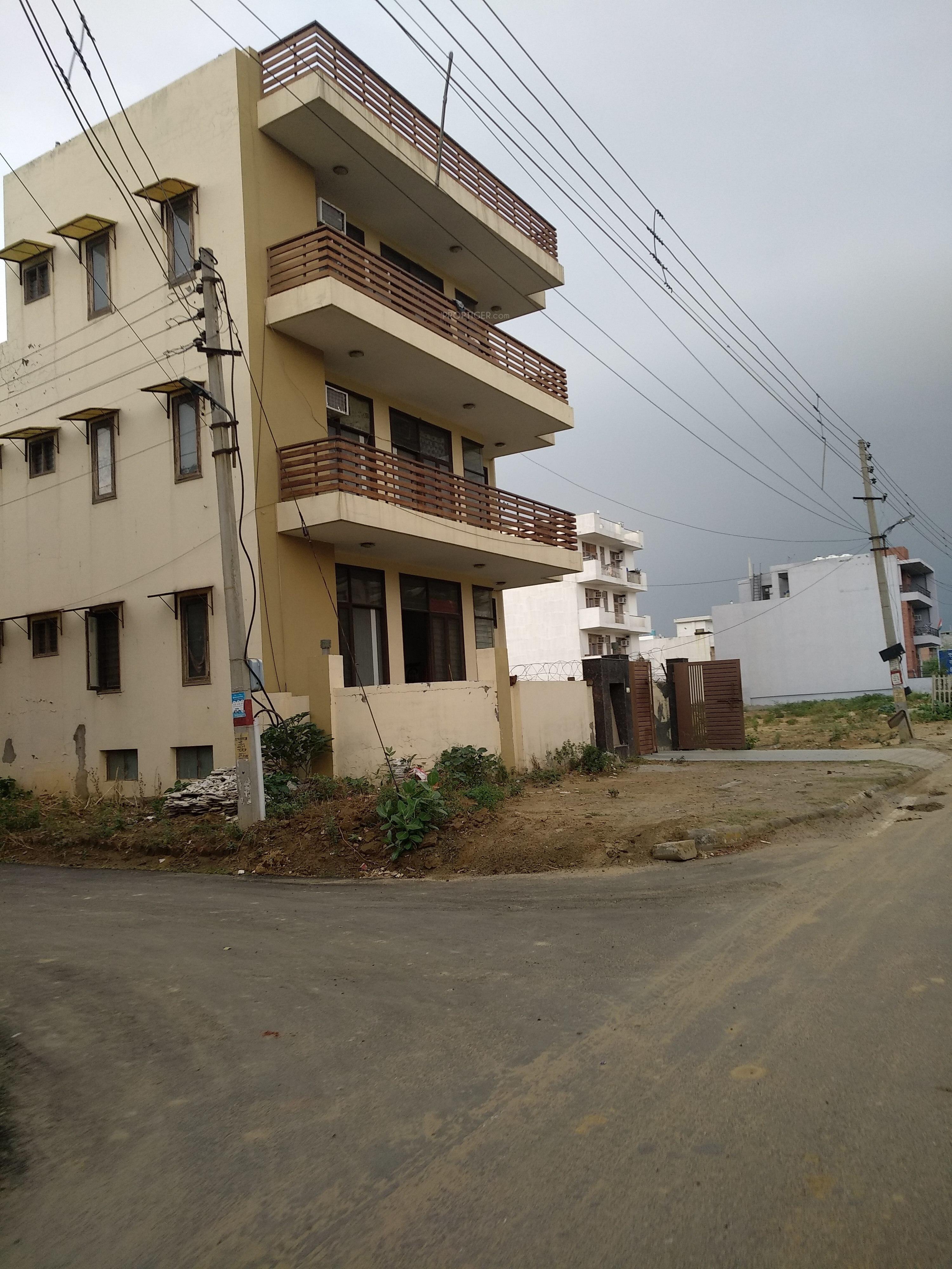 Plot Sector 42