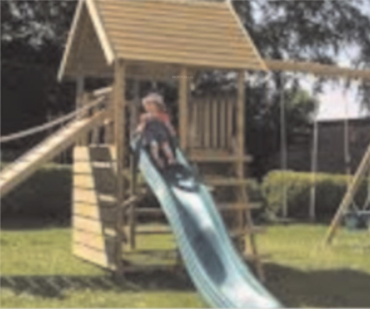  heights-bldg-2 Children's play area