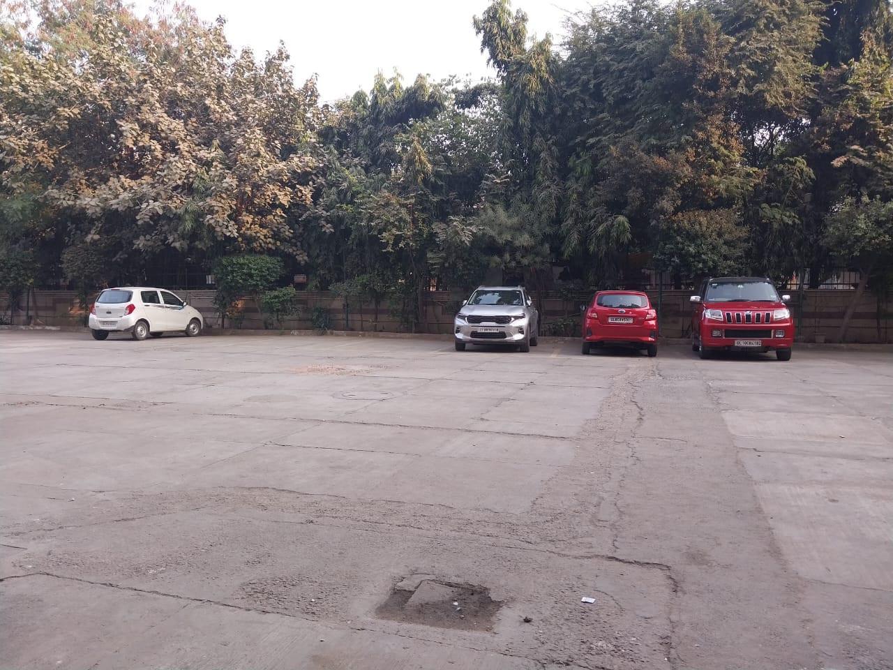 everest-apartment Car Parking