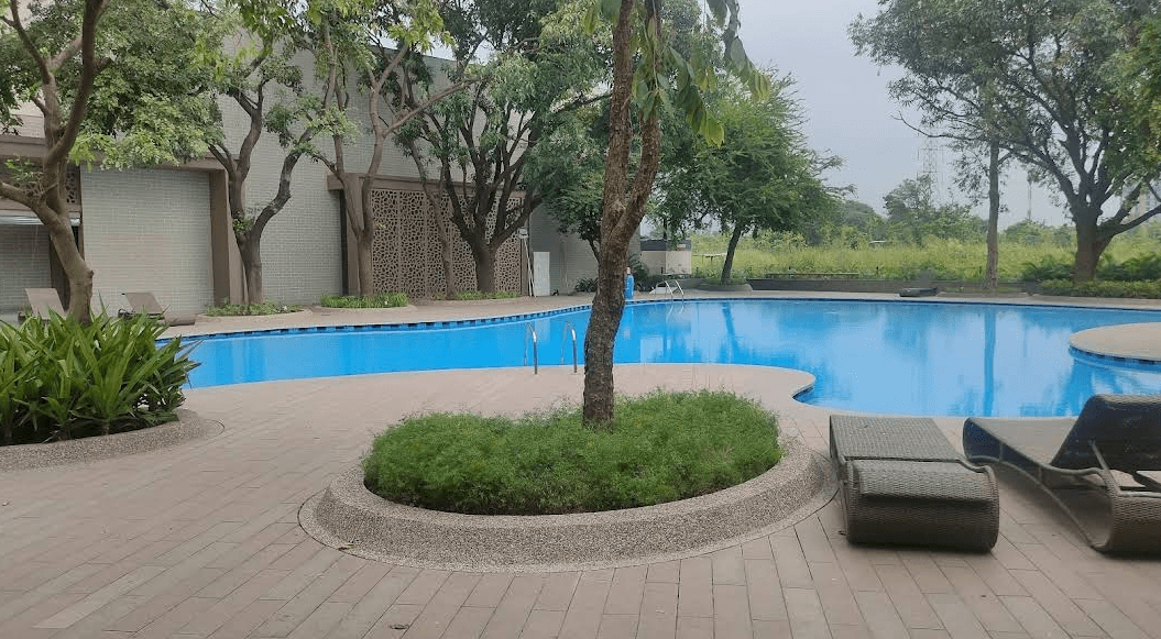 upper-thane-iris-wing-c Swimming Pool
