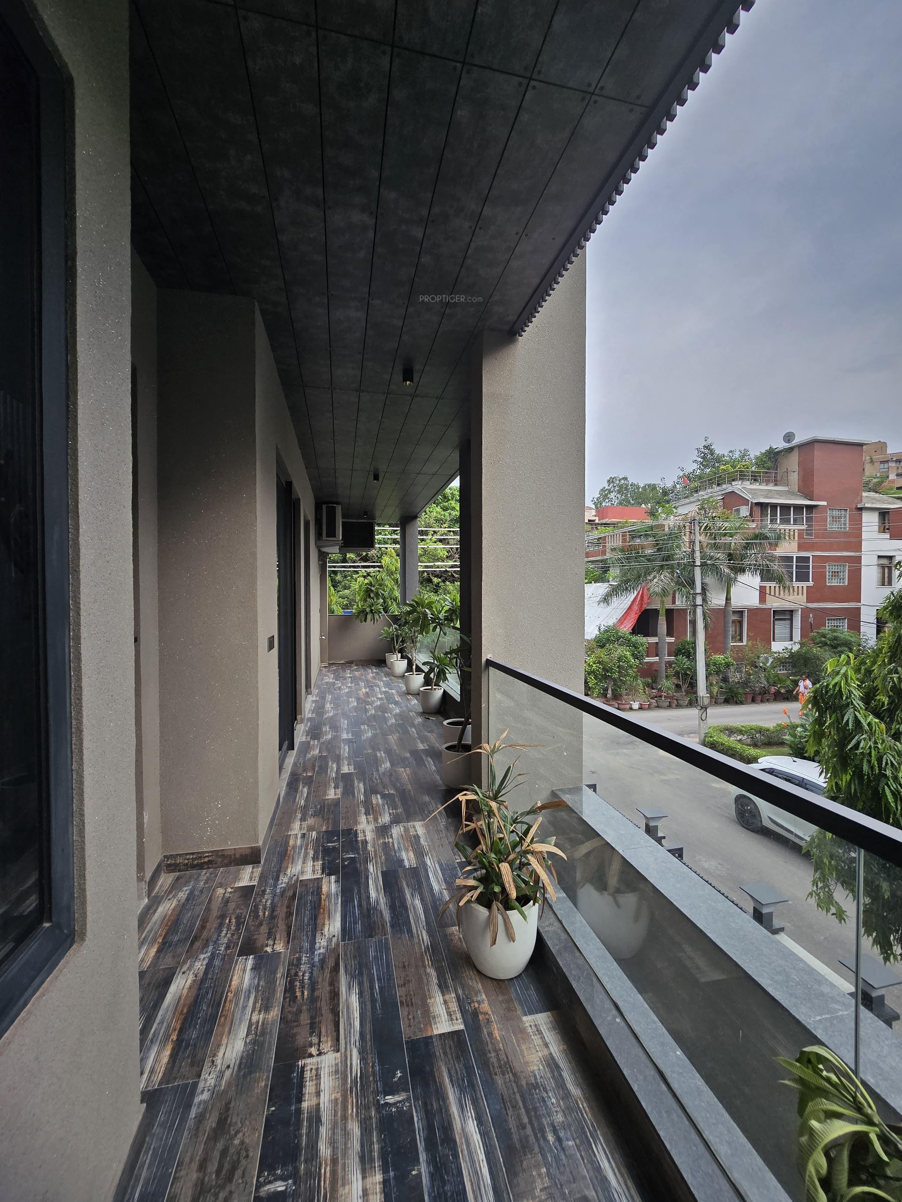 luxury-floors Balcony