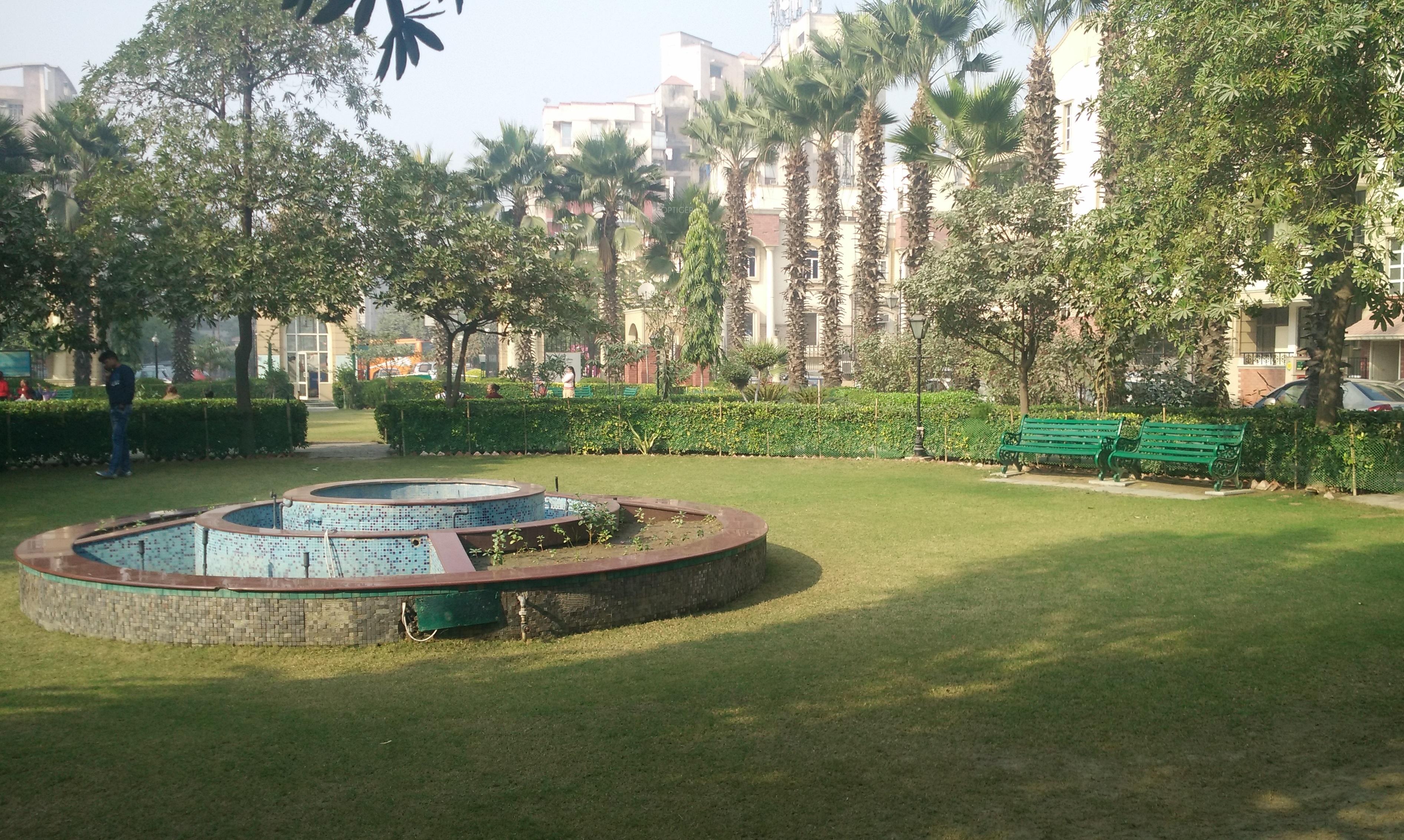greens-apartment Landscaped Gardens