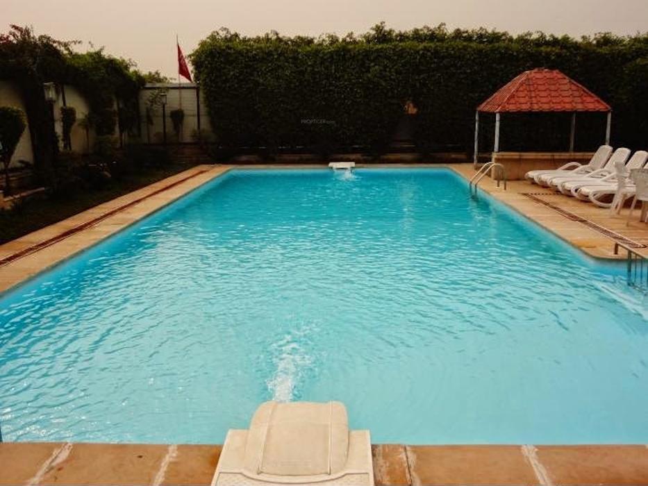 flora-farms Swimming Pool