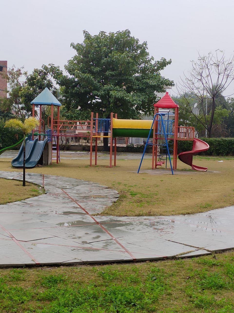 crest-i Children's play area